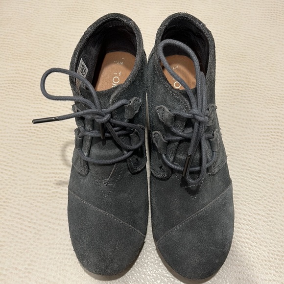 Toms Grey Suede Lace-Up Wedge Heel Ankle Booties - Picture 12 of 12